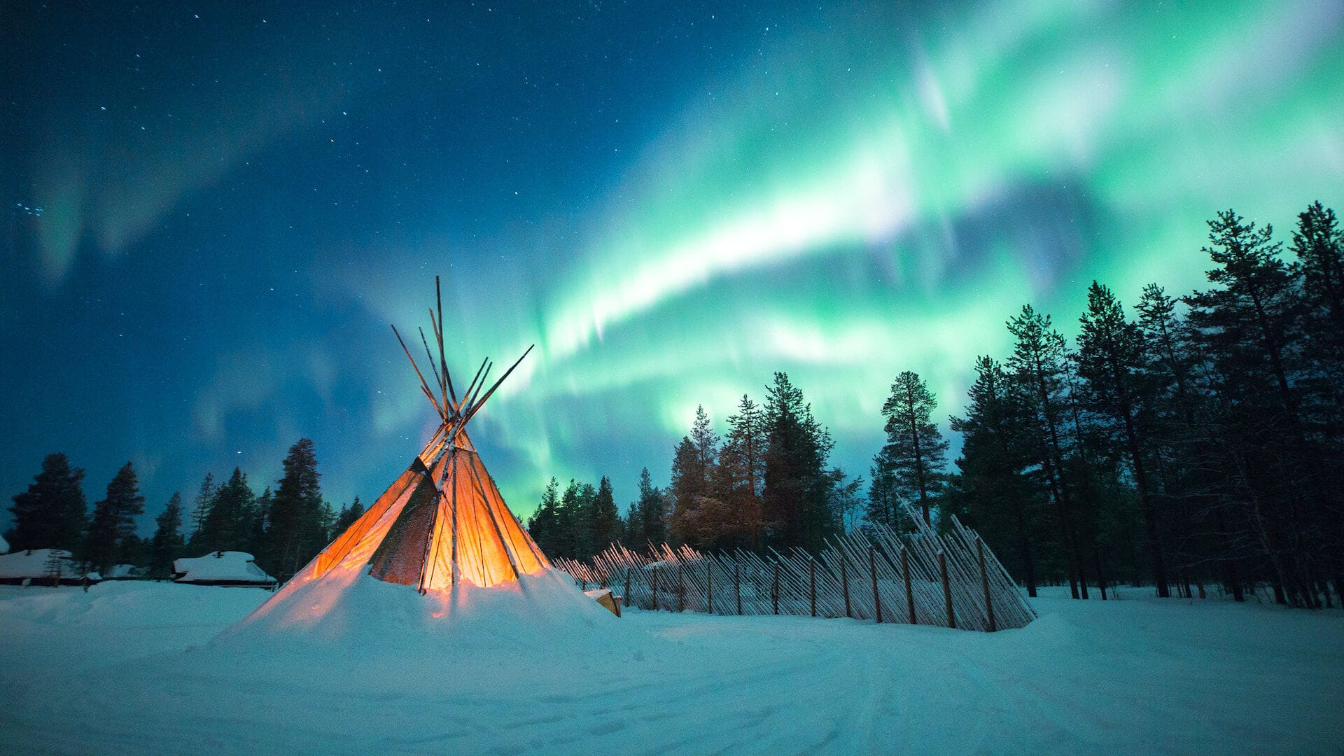 Aurora Village Finnland - Zelt unter Nordlichtern