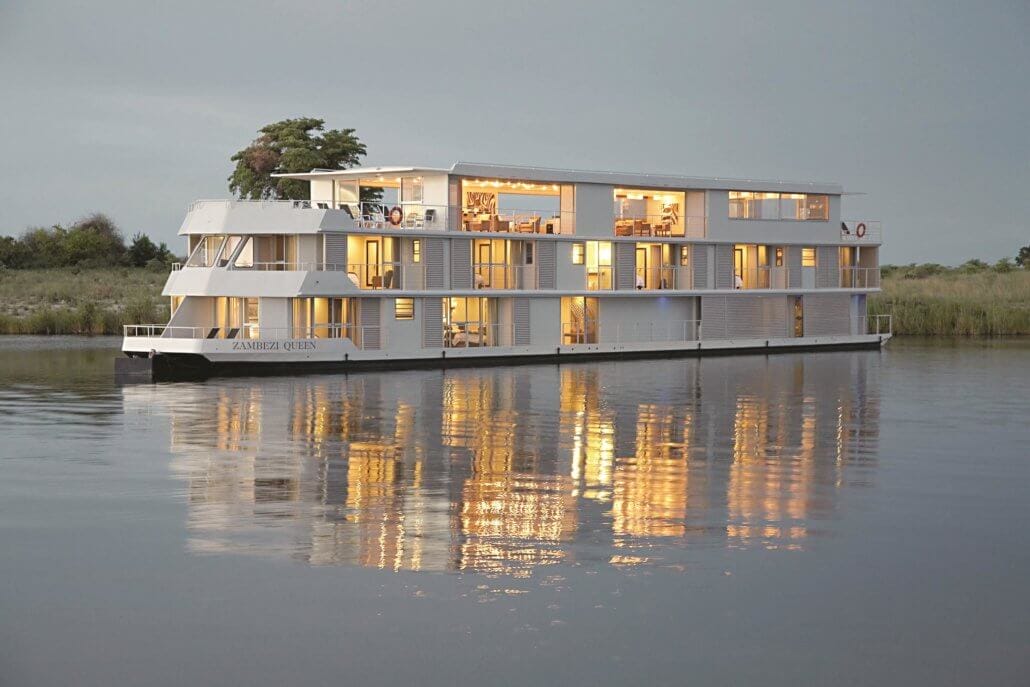 Zambezi Queen im Abendlicht, Chobe River, Namibia, Botswana
